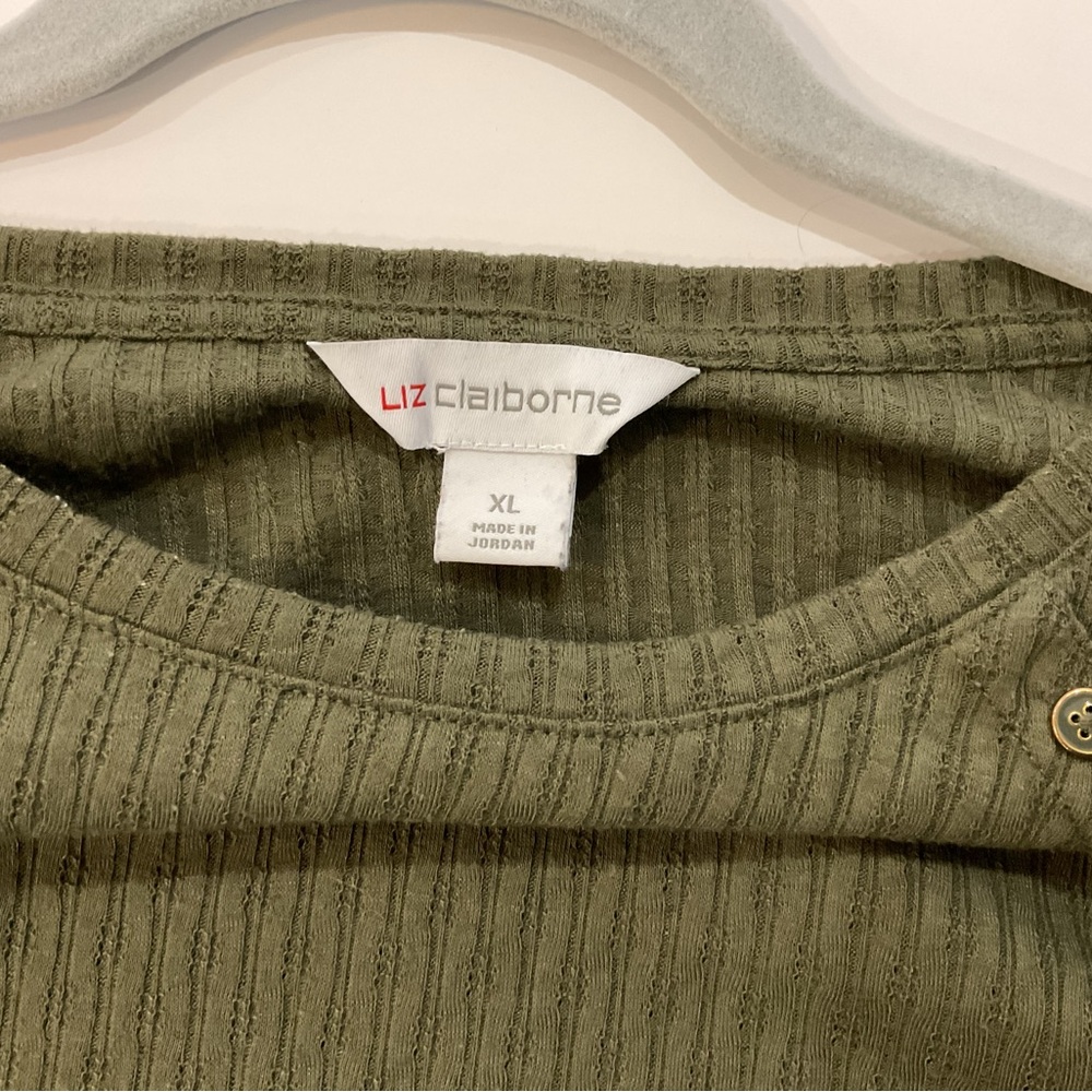 Liz Claiborne Olive‑Forest Green Ribbed Button‑Shoulder Top | Size XL EUC - Picture 4 of 7